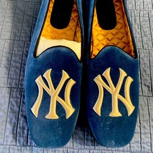 GUCCI x Yankees Mens Velvet Logo Loafers Size 10.5